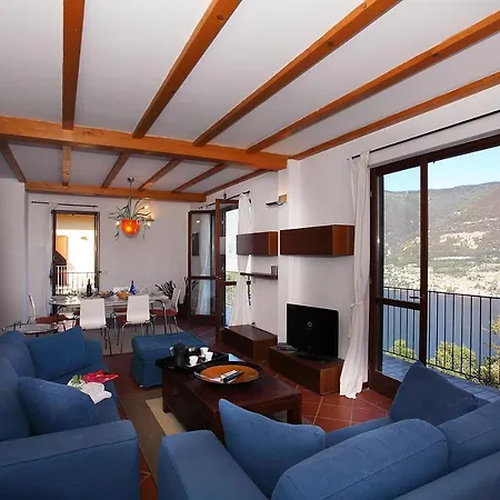Sleeps 8 Pool Faggeto Lario