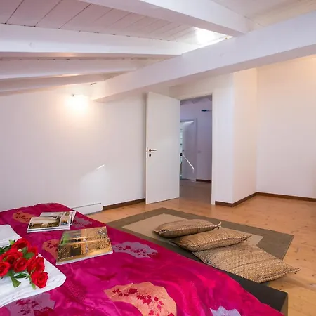 Sleeps 8 Pool Appartamento Faggeto Lario