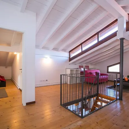 דירה Sleeps 8 Pool